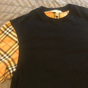 Burberry T shirt size medium